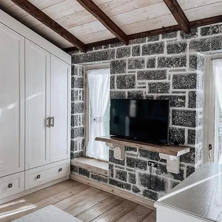 Stone * Voskopojë